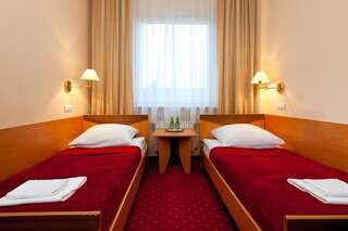 Отель Hotel Albatros Пшемысль Двухместный номер с 2 отдельными кроватями-2